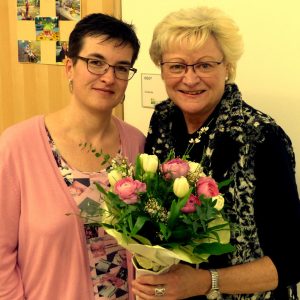 Susanne Wahl und Felizitas Frenzel wurden bei der Mitgliederversammlung mit Blumen für hervorragende Mitarbeit geehrt.